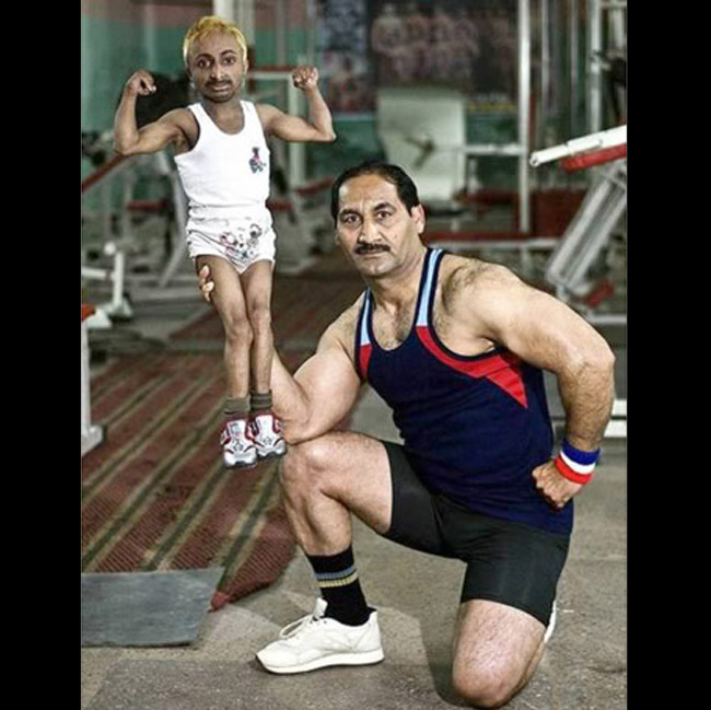 Ở Ấn Độ, Aditya 'Romeo' Dev rất nổi tiếng vì ngoại hình thấp bé, chỉ với 0,84m. Người đàn ông này có thể nâng quả tạ nặng 1,5 kg dù trọng lượng cơ thể chỉ 9 kg.
