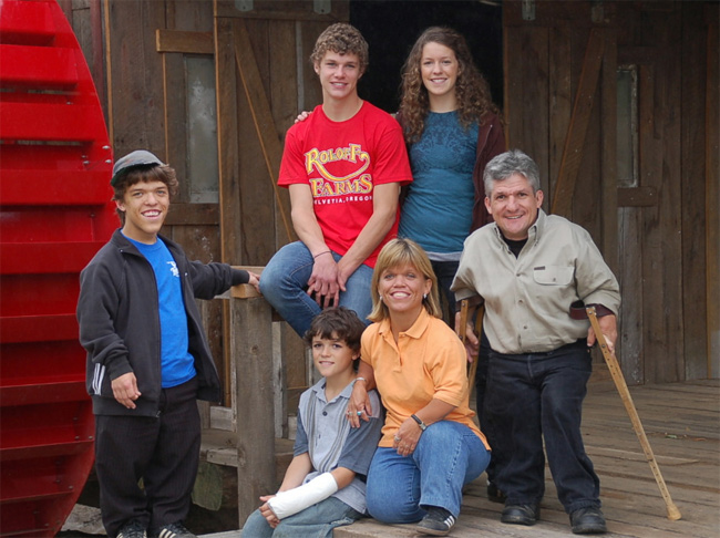 Đại gia đình của Roloff trở nên khá nổi tiếng sau khi xuất hiện trong chương trình Little People, Big World được phát sóng vào mùa Xuân năm 2006. 
