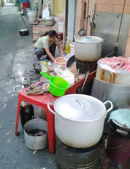 Xót lòng những bữa ăn của cử nhân tương lai - 2