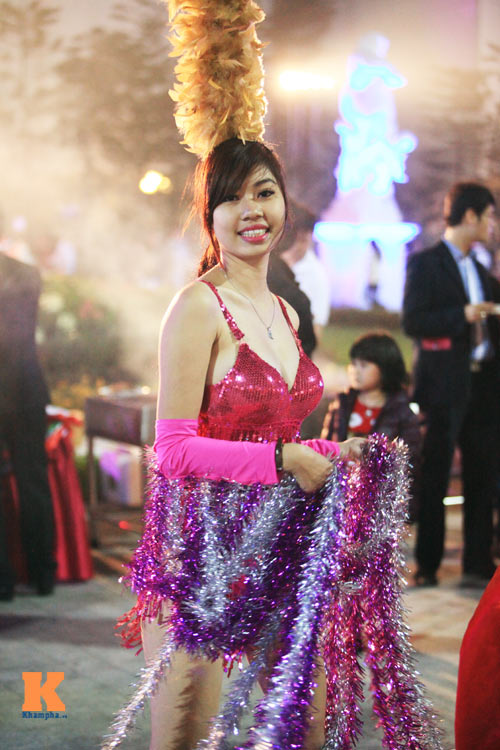 Thiếu nữ nóng bỏng trong đêm đông Hà Nội - 7