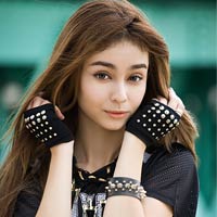 Thời trang - Phong cách trẻ của hot girl lai Pháp