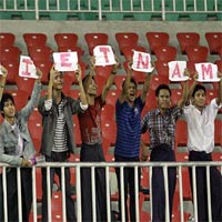 Bóng đá - CĐV Myanmar hết mình cổ vũ U23 Việt Nam