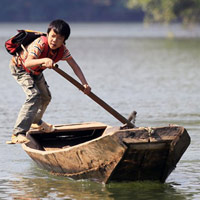 Giáo dục - du học - Thót tim nhìn trẻ tự chèo thuyền đến trường