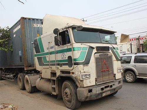 Nữ công nhân tử nạn dưới bánh xe container - 2