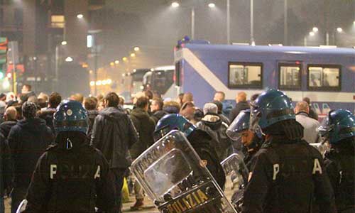 3 CĐV Ajax bị đâm trọng thương tại Milan - 2