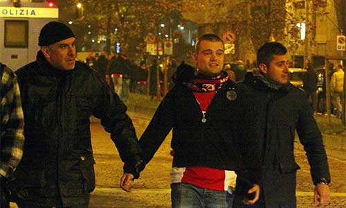 3 CĐV Ajax bị đâm trọng thương tại Milan - 3