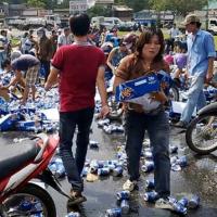 Tin tức trong ngày - Vụ hôi bia: "Lộc trời cho" hất đổ lòng nhân ái