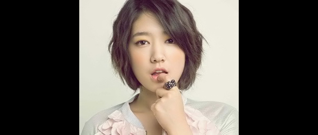 Cô trở nên nổi tiếng qua vai diễn "Go Mi Nam/Mi Nyeo" trong bộ phim truyền hình "You're Beautiful".
