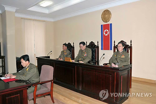Hình ảnh trước khi bị xử tử của chú Kim Jong-un - 1