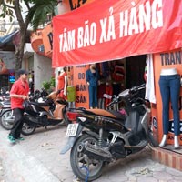 Thị trường - Tiêu dùng - Cuối năm, mua hàng xả dễ trúng "quả lừa"