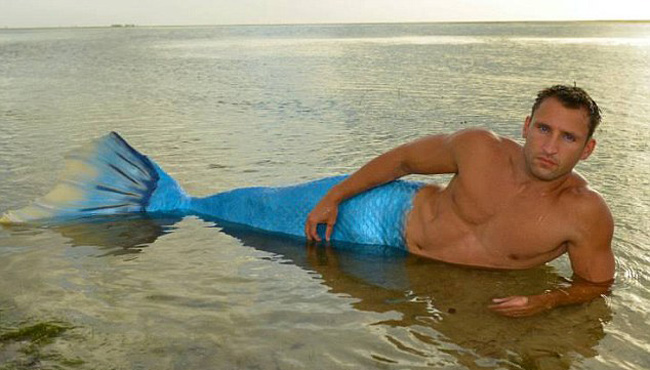 Antonio Padilla làm nghề biểu diễn người cá tại Công viên biển Sea World ở bàng Orlando, Mỹ.
