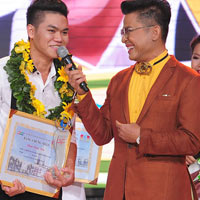 Thí sinh Tiếng hát truyền hình bật khóc phút đăng quang