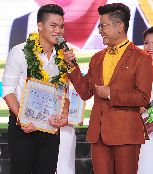 Thí sinh Tiếng hát truyền hình bật khóc phút đăng quang - 4