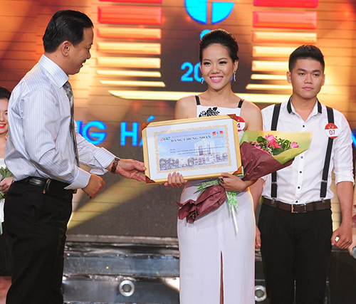 Thí sinh Tiếng hát truyền hình bật khóc phút đăng quang - 7