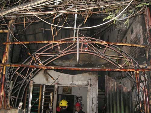 Nhà hàng cháy rụi vì xào nấu khi đang thay gas? - 5