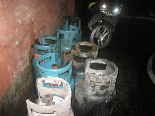 Nhà hàng cháy rụi vì xào nấu khi đang thay gas? - 4