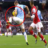 Bóng đá - Arsenal kêu oan vì không được hưởng 11m