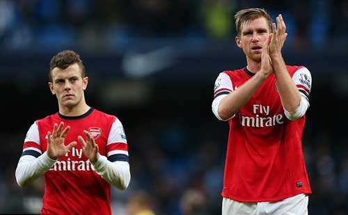 Ozil bị Mertesacker mắng té tát - 3