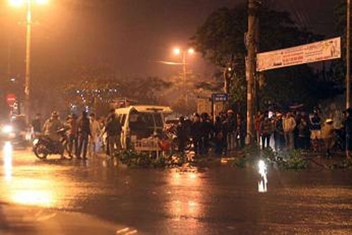 Bị ô tô kéo lê dưới gầm 40m, một phụ nữ tử nạn - 2