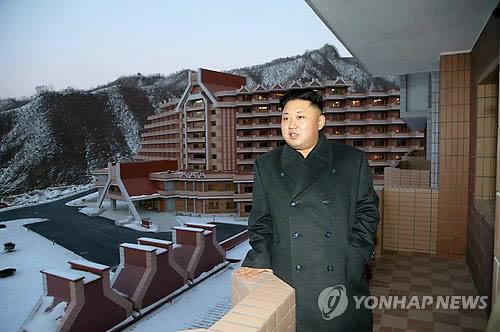 Kim Jong-un đến khu trượt tuyết sau vụ xử tử chú - 1