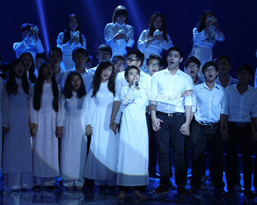 Cô gái 16 tuổi đăng quang Quán quân The Voice - 12