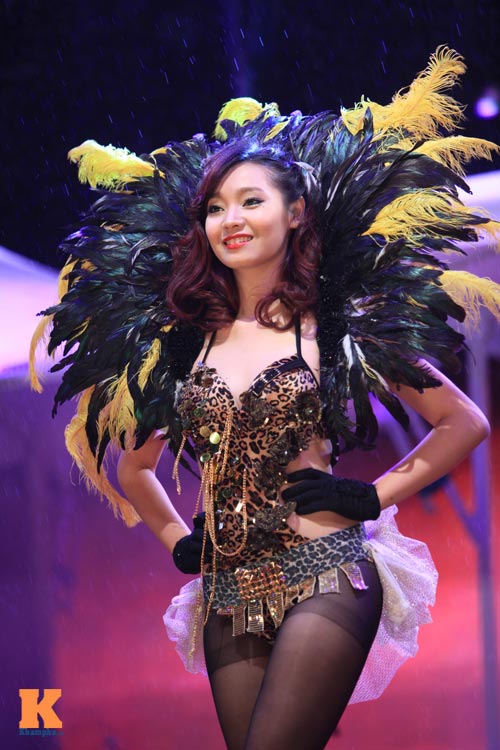 Nữ sinh Thăng Long táo bạo trình diễn nội y - 8