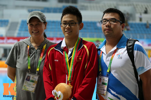 Con bác tài xế vô địch bơi SEA Games 27 - 1