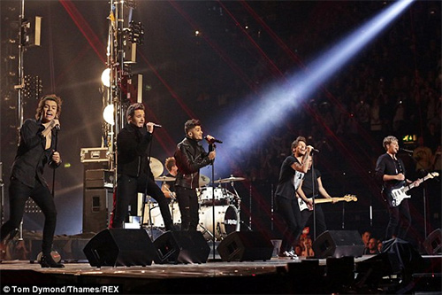 Nhân viên nhà tù đăng quang X Factor Anh - 17