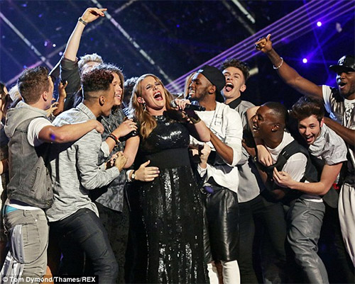 Nhân viên nhà tù đăng quang X Factor Anh - 5
