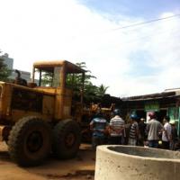 Tin tức trong ngày - Nổ bánh xe đang bơm, chủ tiệm nguy kịch