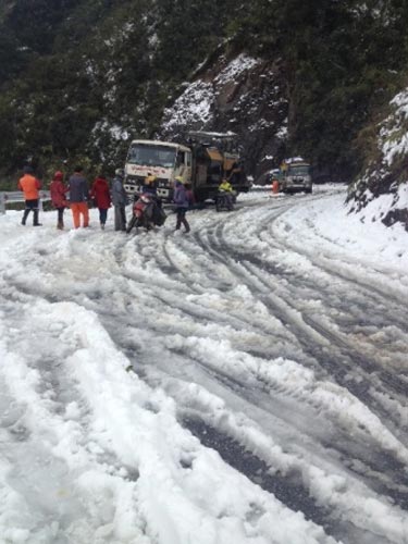 Đi xem tuyết, mắc kẹt ở Hoàng Liên Sơn - 2