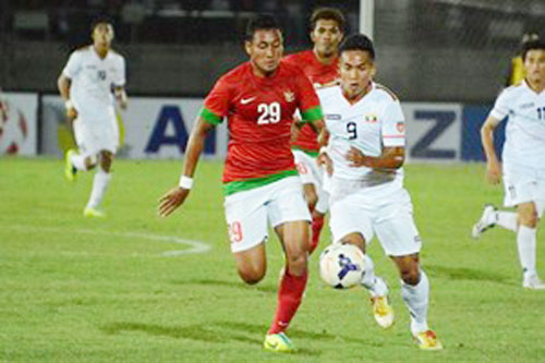 U23 Myanmar thua, CĐV trút giận lên "vua" - 1