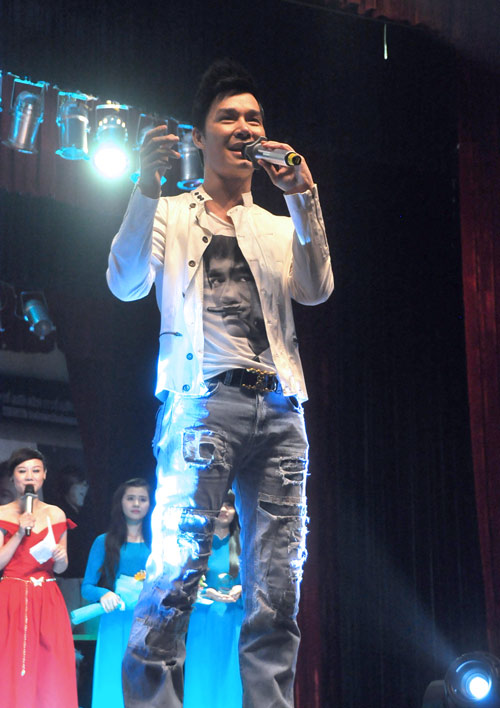 Thu Minh, Nathan Lee "cháy" cùng sinh viên - 9