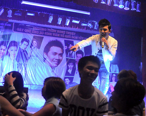 Thu Minh, Nathan Lee "cháy" cùng sinh viên - 11