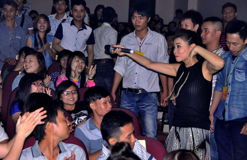 Thu Minh, Nathan Lee "cháy" cùng sinh viên - 5