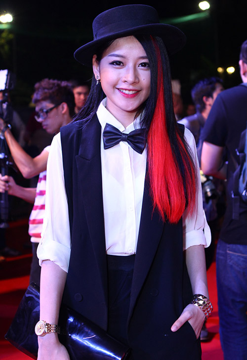 Chi Pu khép nép bên Gil Lê - 4