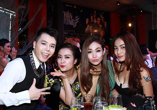 Chi Pu khép nép bên Gil Lê - 6