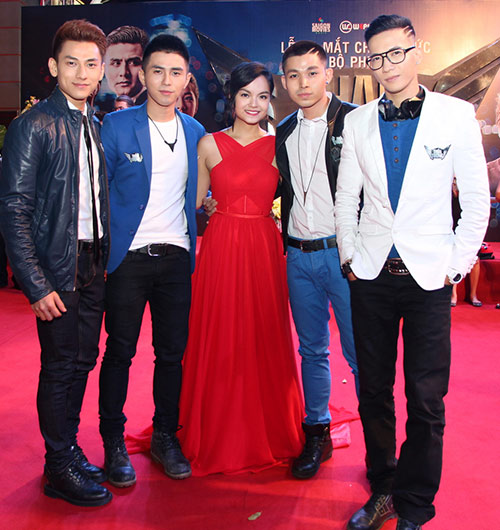 Chi Pu khép nép bên Gil Lê - 16