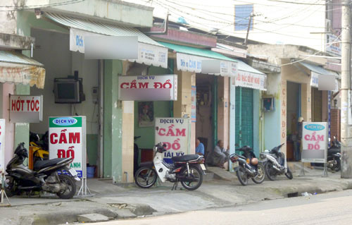 Sóng ngầm cầm đồ (P.1) - 2