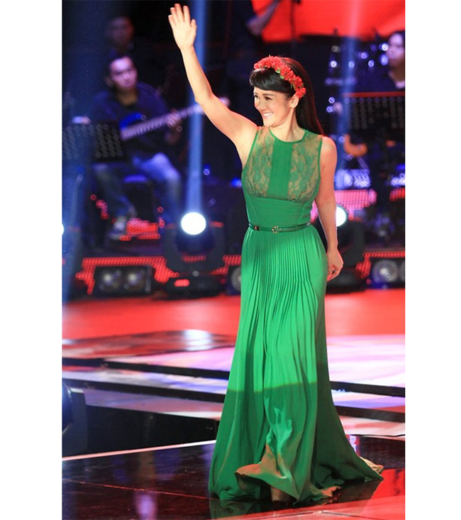Trong đêm chung kết The Voice vừa qua, cô Bống chọn chiếc váy xanh xuyên thấu hút mắt
