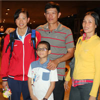 Thể thao - "Kình ngư" Ánh Viên rạng rỡ ngày về nước