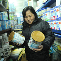 Thị trường - Tiêu dùng - Siết quản lý, giá sữa vẫn tăng