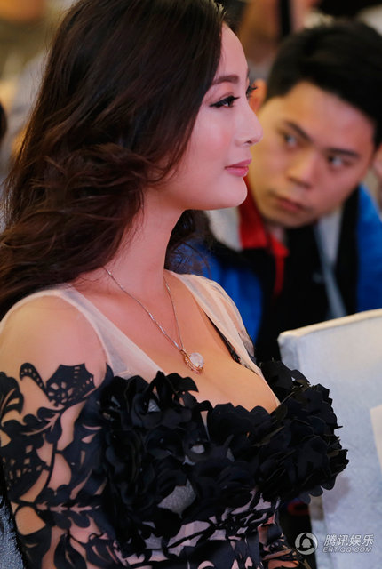 Nóng mặt vì chiêu trò phản cảm của sao vô danh - 4