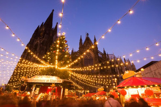 Nhà thờ Cologne, khu chợ Giáng sinh cổ Cologne, Neumark, Rudolfplatz, khu chợ Giáng sinh ở Stadtgarten là những nơi bạn nên ghé thăm khi đến với Cologne.

