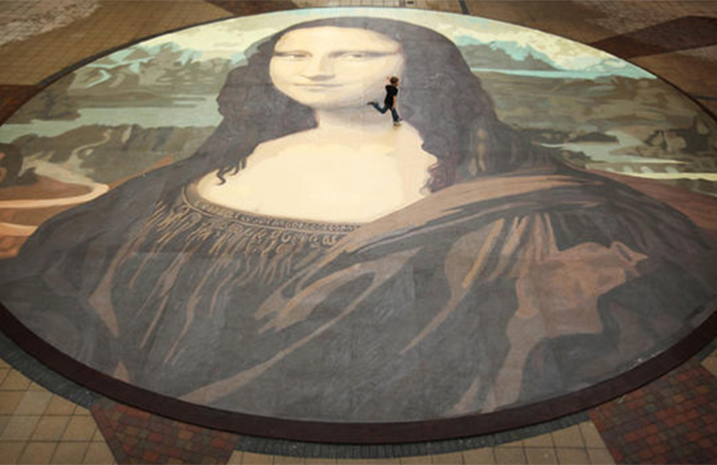 Bức tranh copy nàng Monalisa lớn nhất thế giới với kích thước lớn gấp 50 lần bức tranh cũ, đường kính 17,49m.

