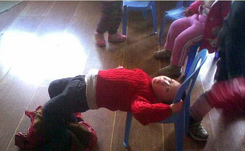 Cảnh tượng bạo hành trẻ ở Trung Quốc - 2