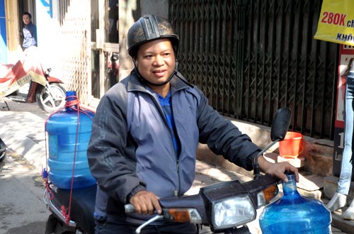 HN: Mất nước, dân mua nước tinh khiết về tắm - 10