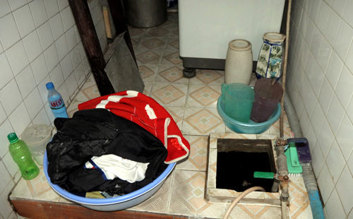 HN: Mất nước, dân mua nước tinh khiết về tắm - 4