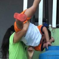 Tin tức trong ngày - Bảo mẫu hành hạ trẻ: Ở sát vách vẫn không biết