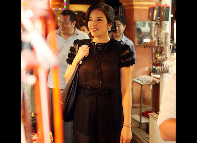 Những chiếc váy thu hút sự chú ý của cựu đại sứ du lịch Việt Nam…
